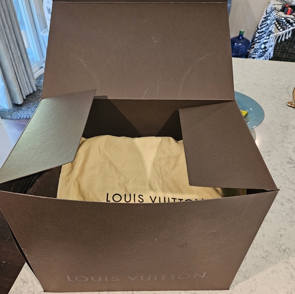 Speedy 30 genuine authentic Louis Vuitton bag. Carried ONE week. - Picture 6 of 6